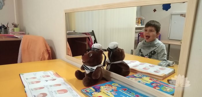 Как долго требуется заниматься с логопедом?